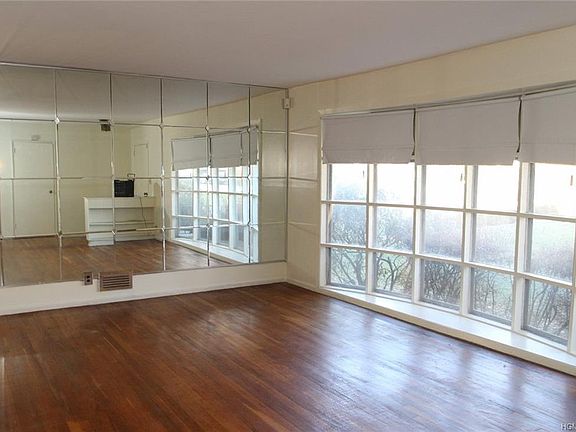 4th image of 9 Washington Pl
