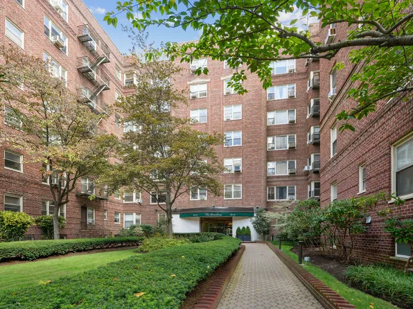 68-61 Yellowstone Boulevard image 12 of 12