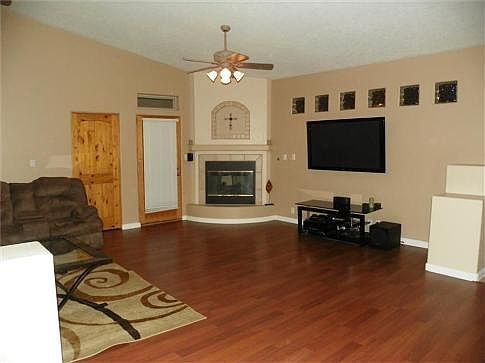 5th image of 9001 Sunny Brook St NE