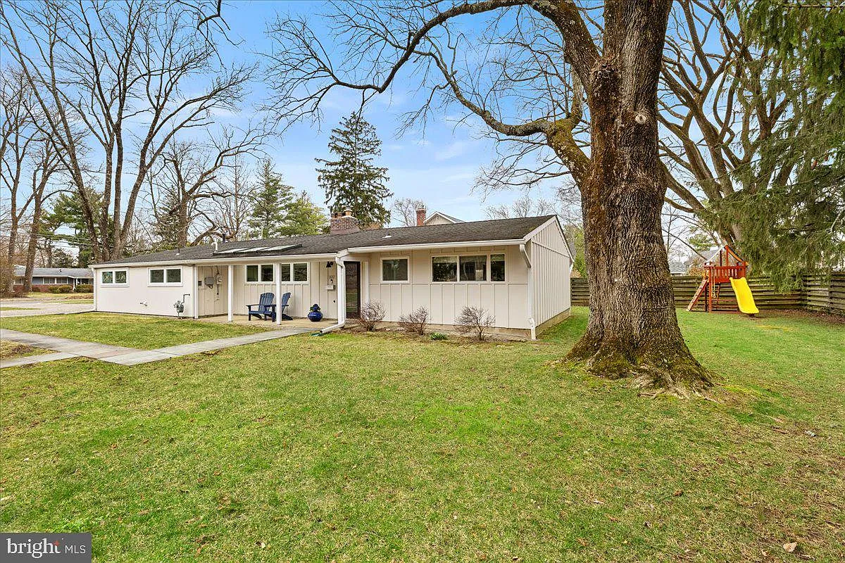 207 Mansgrove Rd photo 1