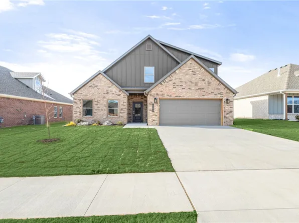 2304 N Presley St, Siloam Springs, AR 72761