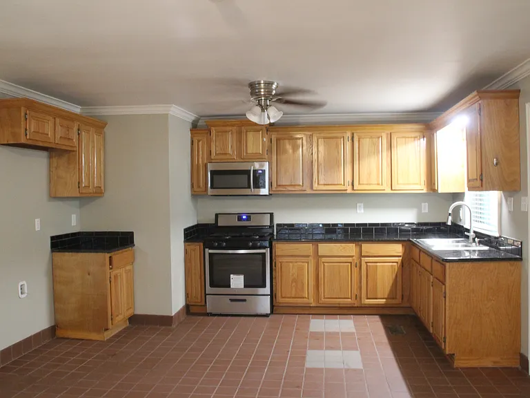 1813 S Harrison St — Photo 3