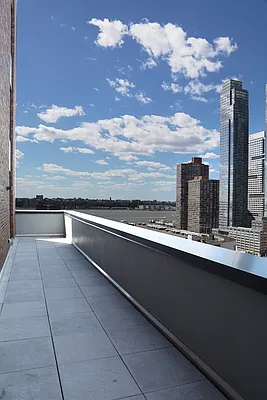 Rented by Greystar | media 3