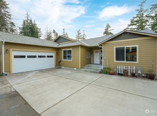 232 Sunset Dr, Oak Harbor, WA 98277