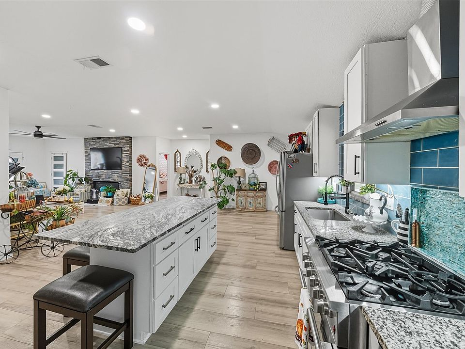 1st image of 110 S 4th St