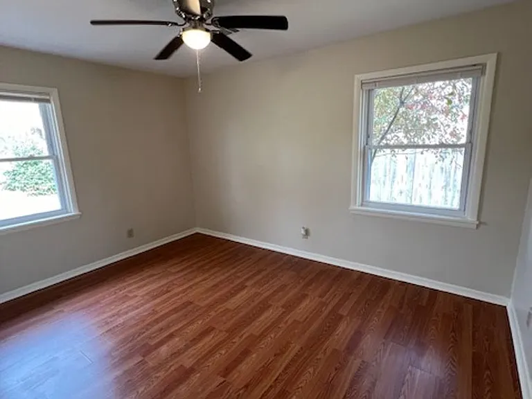810 Woodlawn Ave — Photo 6