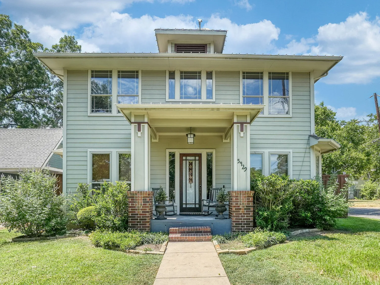4 bed, 2344 sqft, $5,100 — Photo 1