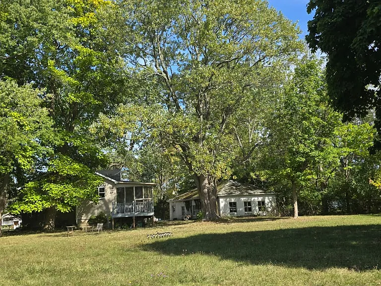 2546 N Forest Rd — Photo 24