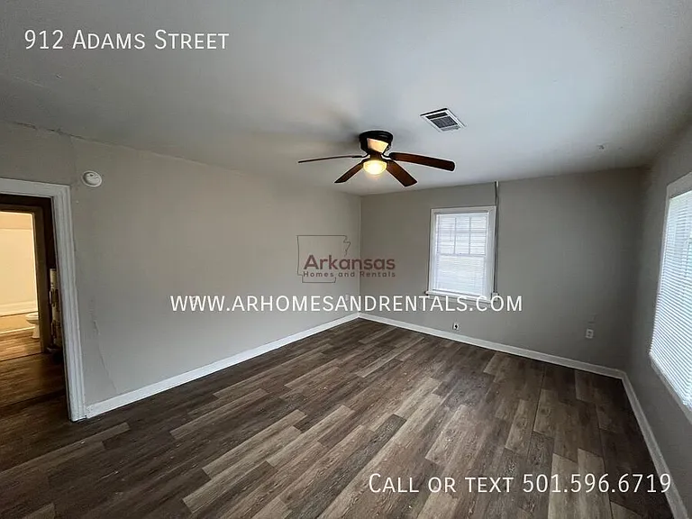 912 Adams St — Photo 3