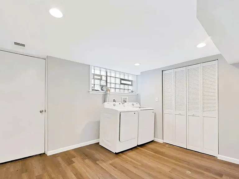 50 E 37th St — Photo 9