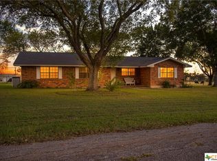 330 Beicker Rd, Seguin, TX 78155