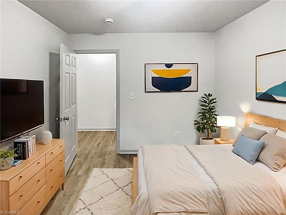 4th image of 3643 Bates Dr