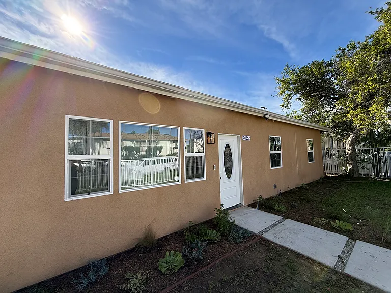 20352 Sherman Way — Photo 40