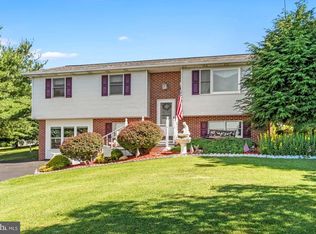 452 N End Rd, Mohrsville, PA 19541