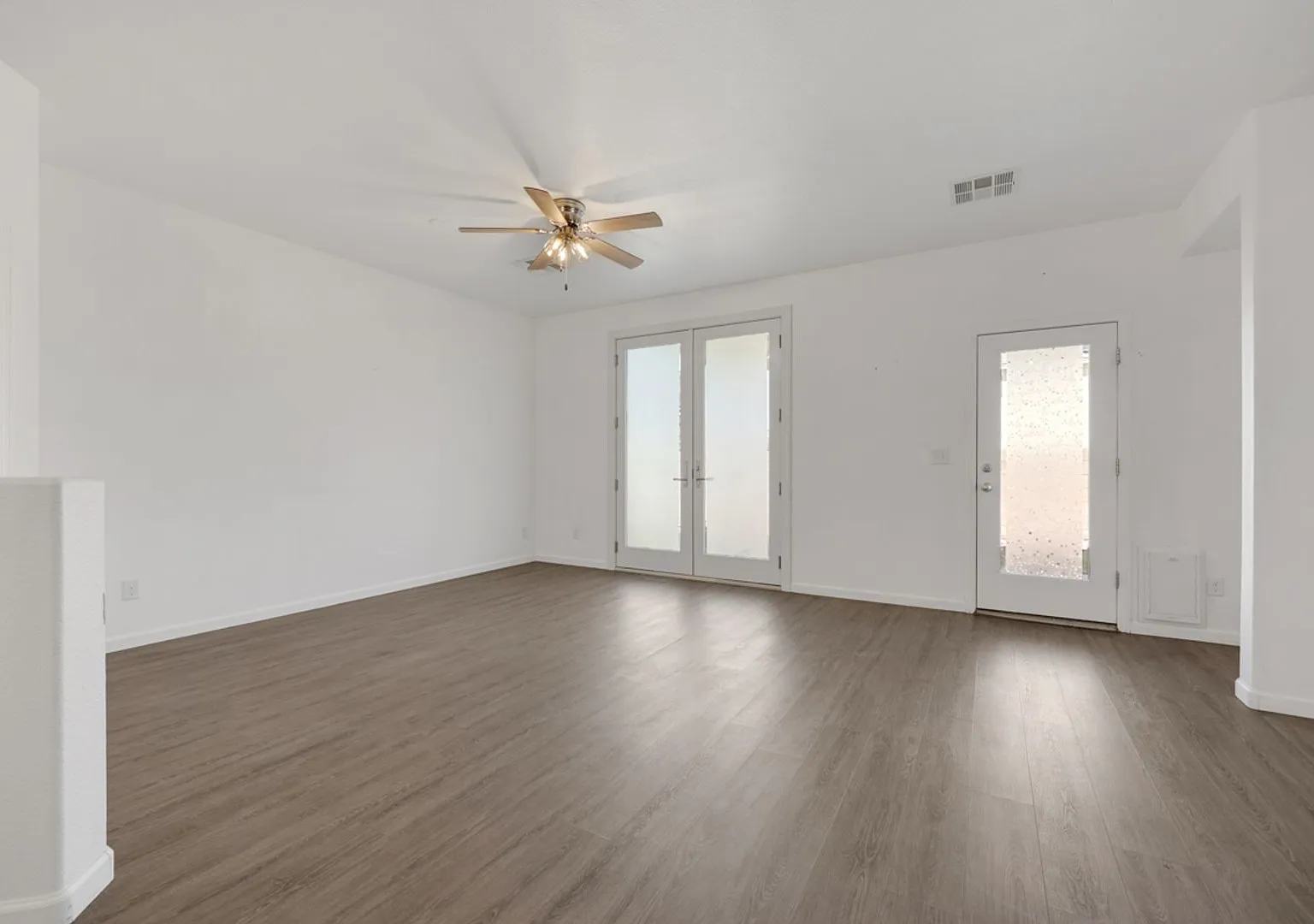 Henderson: Modern, Single Story 3-Bedroom/2-Bath Home With Gorgeous Kitchen & Covered Patio! — Photo 4