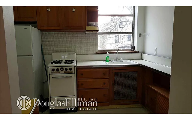 Rented by Douglas Elliman | media 19