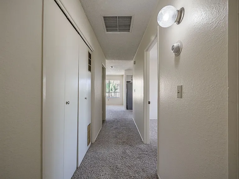 1021 W Perdew Ave — Photo 29