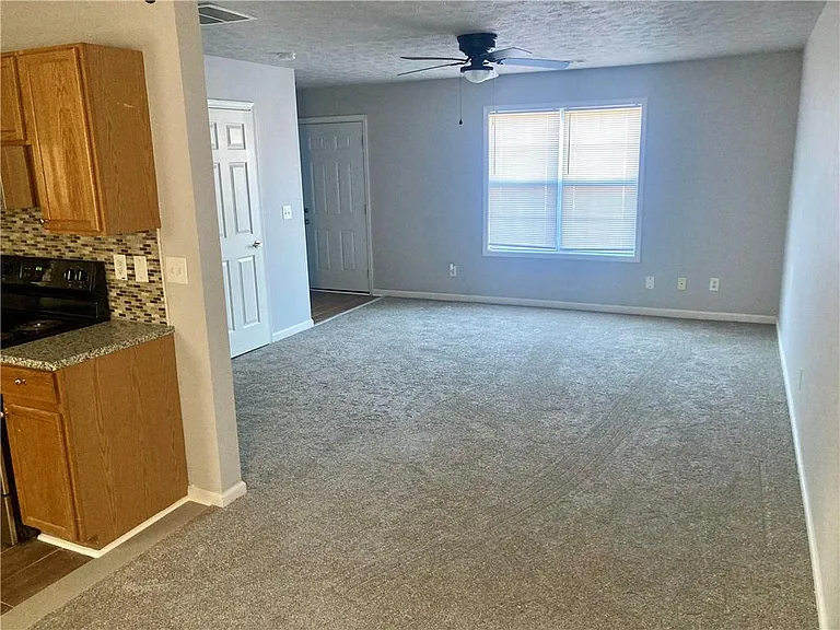 625 Baron Dr #B — Photo 3