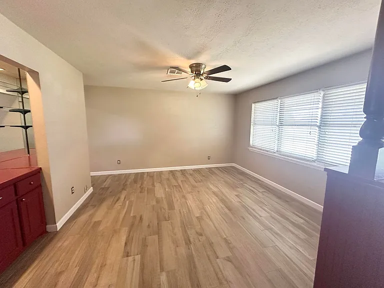 3223 Cimmaron Ave — Photo 2