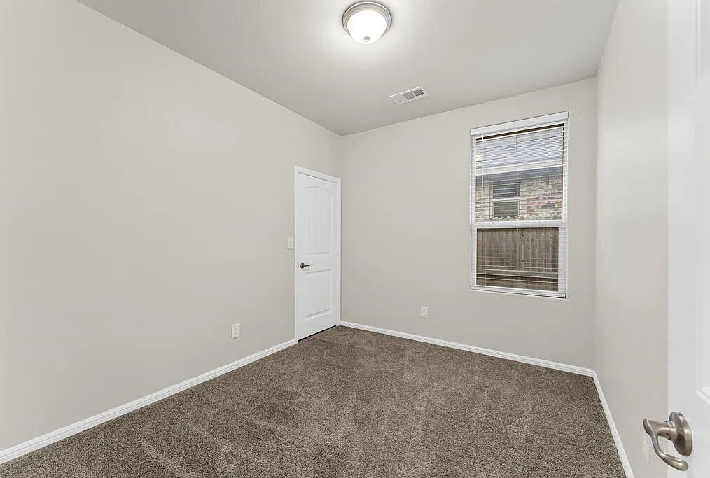 4 bed, 2.0 bath, 1601 sqft, $2,600 — Photo 4
