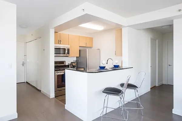 Rented by Greystar | media 40