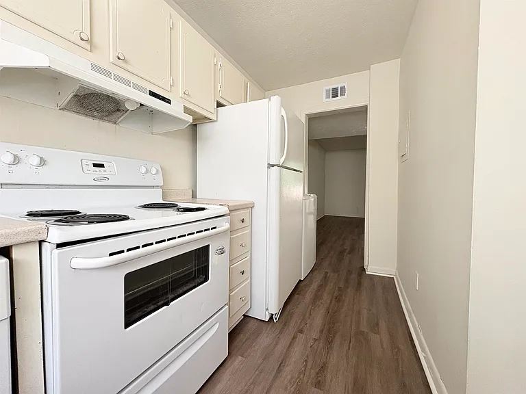 1734 Hartsfield Rd #D — Photo 4