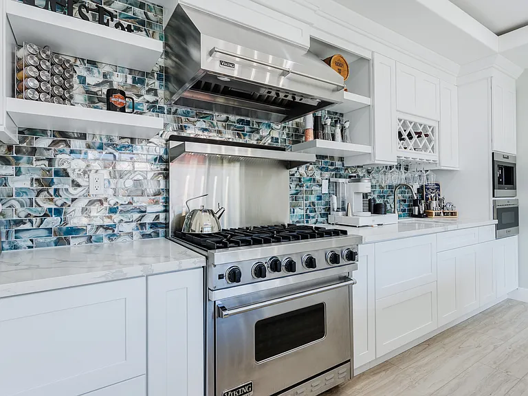 10068 Russell Ave — Photo 8