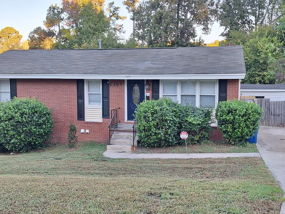 1305 N King Charles Rd