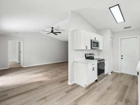 1055 9th Square, Vero Beach, FL 32960