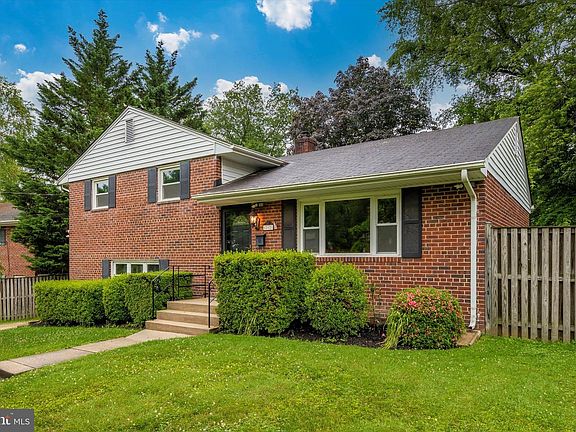 2nd image of 12121 Hunters Ln