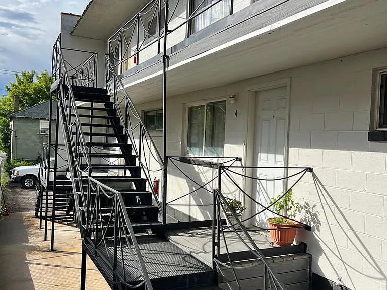 838 W Center St — Photo 3