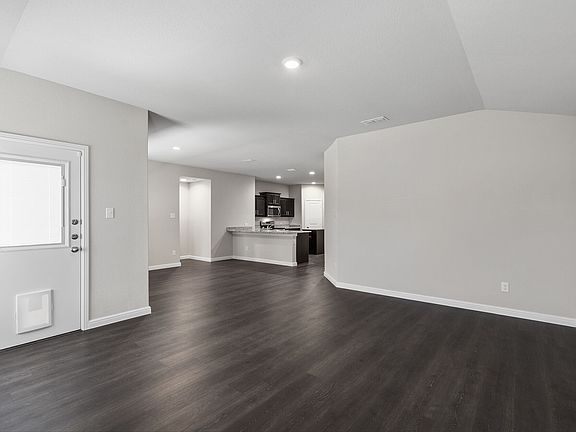 5th image of 404 Hideaway Dr