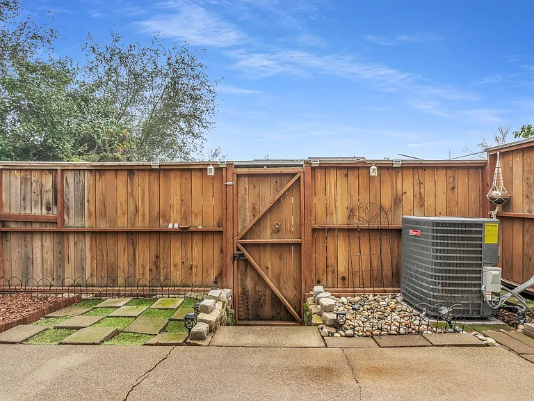 6687 Greenback Ln — Photo 18