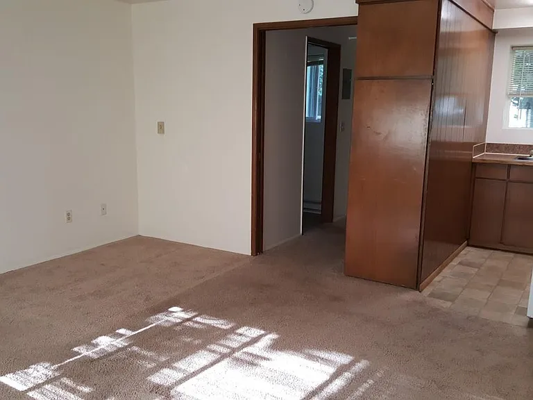 Alder Manor Apartments — Photo 5