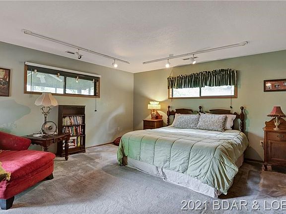 3rd image of 39 Bay Oak Ln