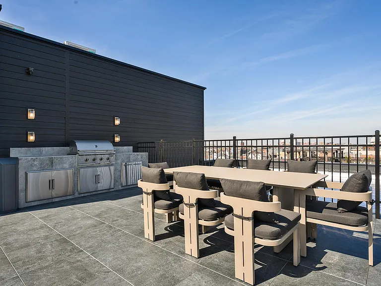 1235 N Ashland Ave — Photo 37