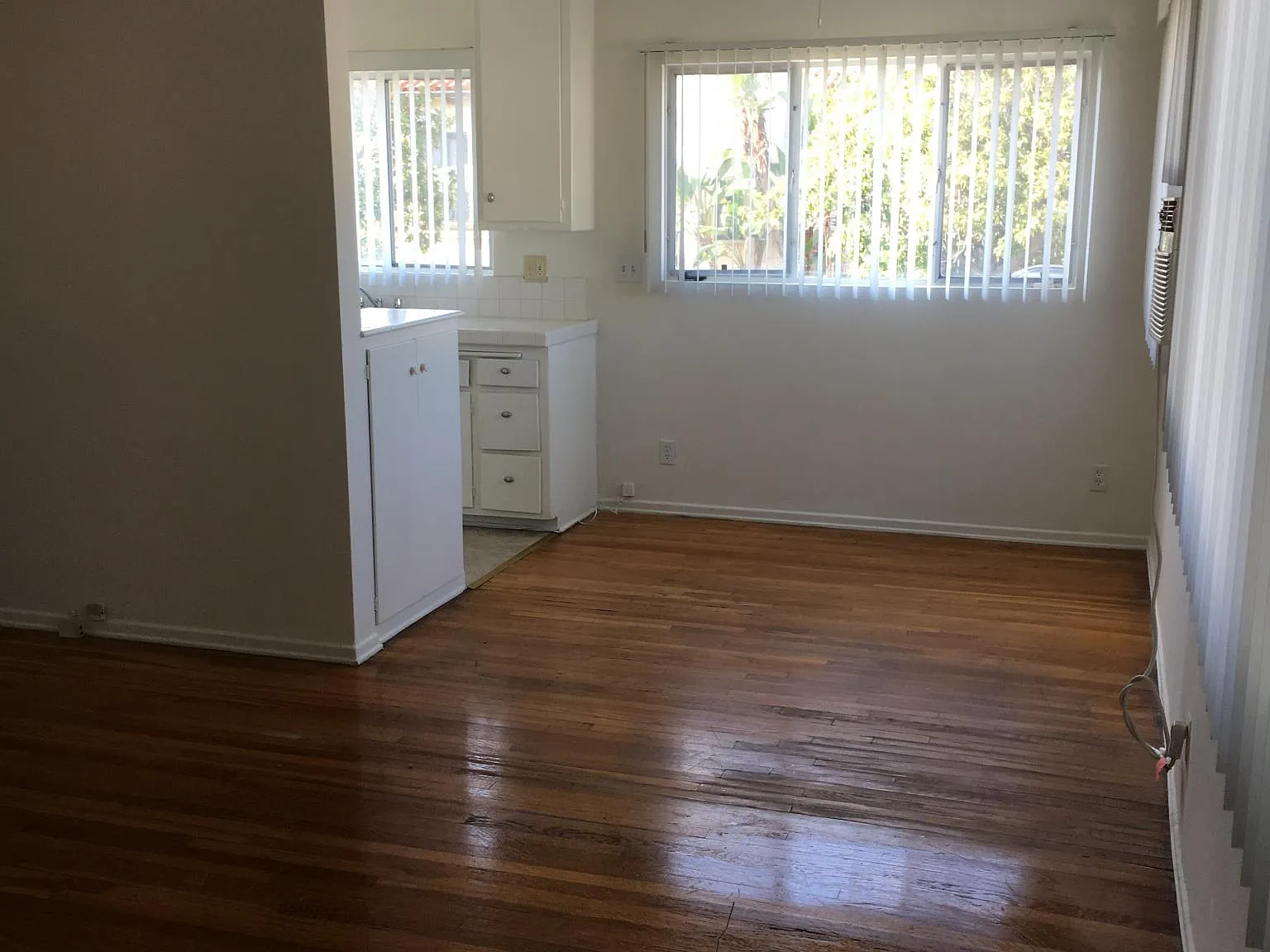 801 S Sherbourne Dr — Photo 3