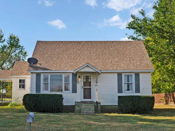 204 E Oak Street, Stockton, MO 65785