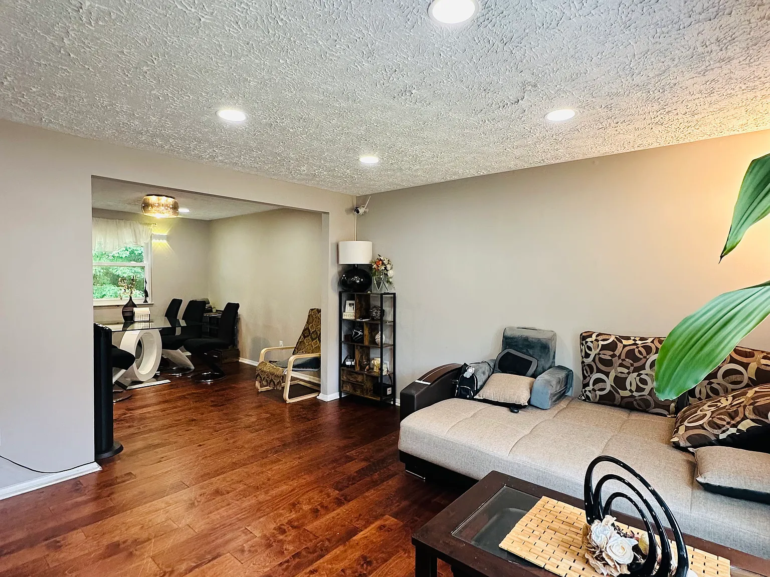 4 bed, 1846 sqft, $3,499 — Photo 2