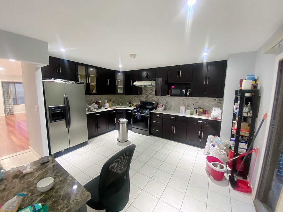 1st image of 226 Balsam Pl