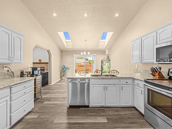 3rd image of 3408 Saraset Cir