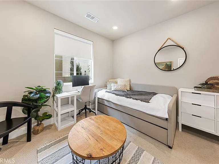 1484 W Sunrise Ln — Photo 10