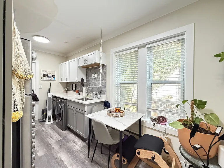 3821 N Greenview Ave #E2 — Photo 11