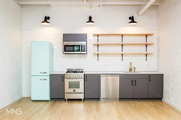 Rented by MNS | media 4