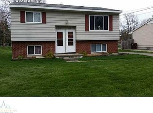 2176 Meadowlawn Dr, Holt, MI
