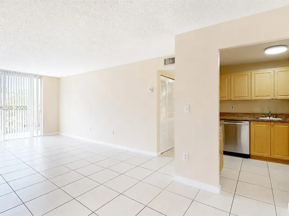 9360 Fontainebleau Blvd APT 510, Miami, FL 33172