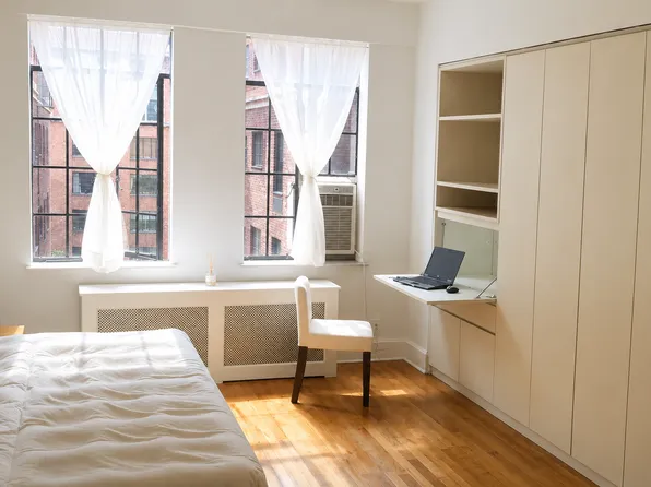 320 East 42nd Street image 1 of 5