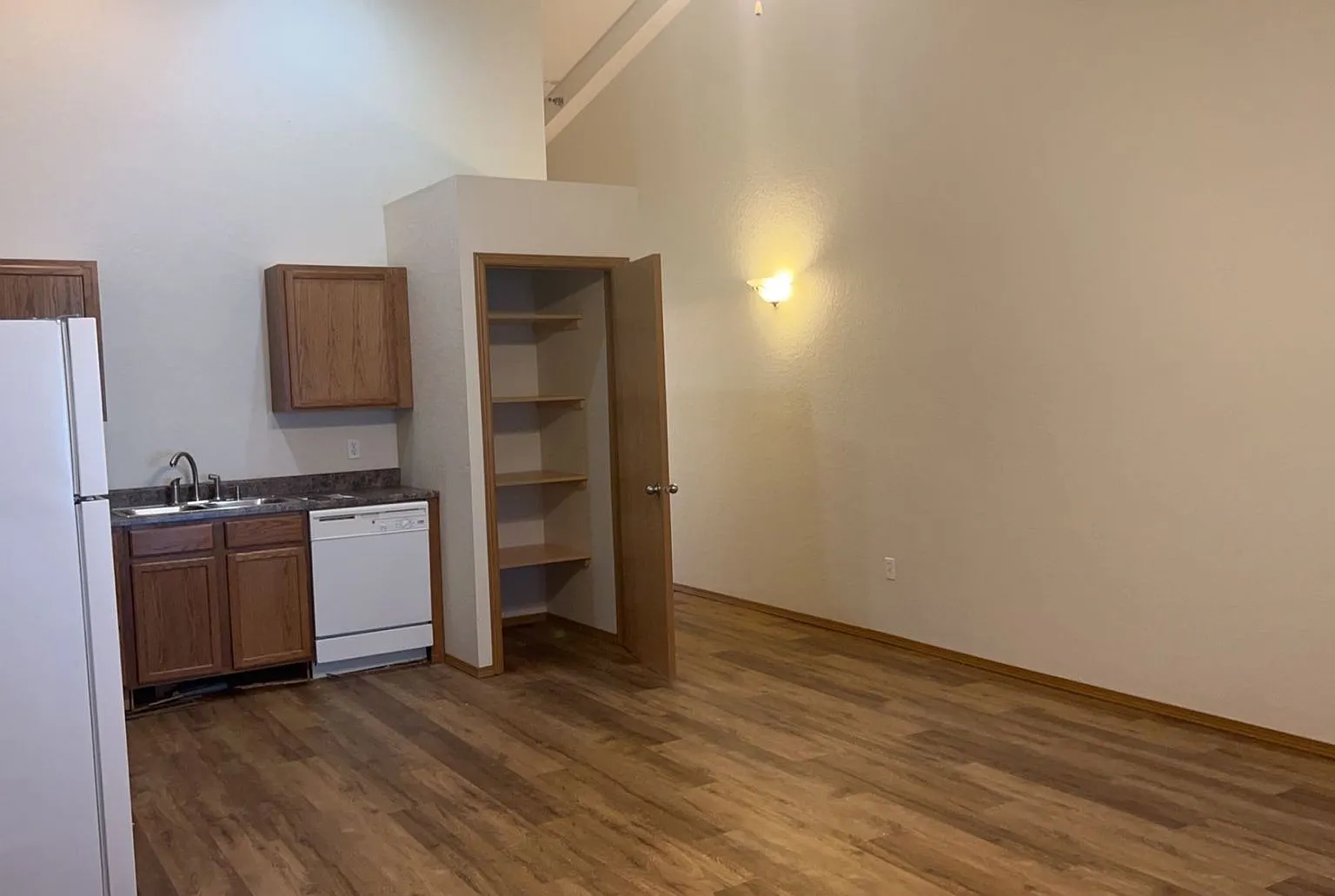 Spacious 1 Bedroom Apartments with In-Unit Laundry & Vaulted Ceilings — Photo 4