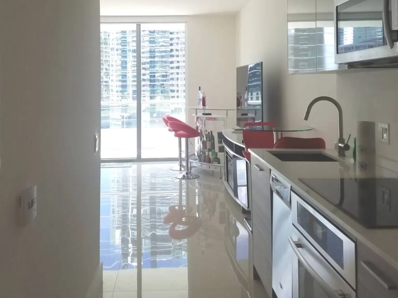 Studio, 425 sqft, $2,975 — Photo 3