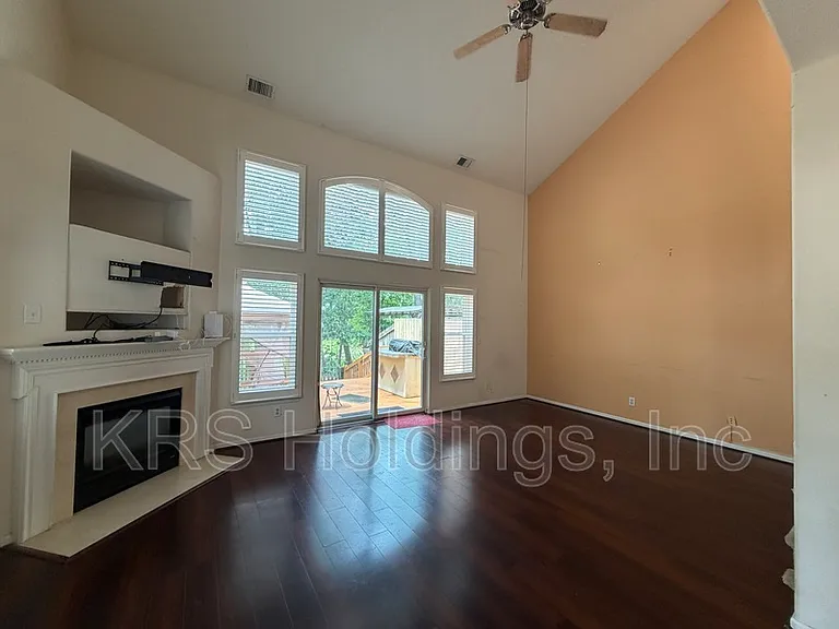 1409 Pandoria Ct — Photo 2